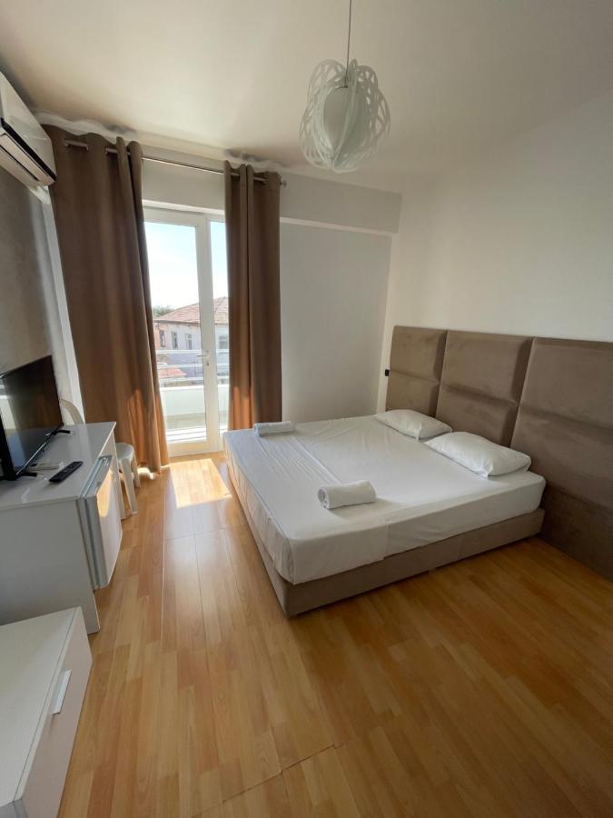 Diamond Hotel Sarandë エクステリア 写真