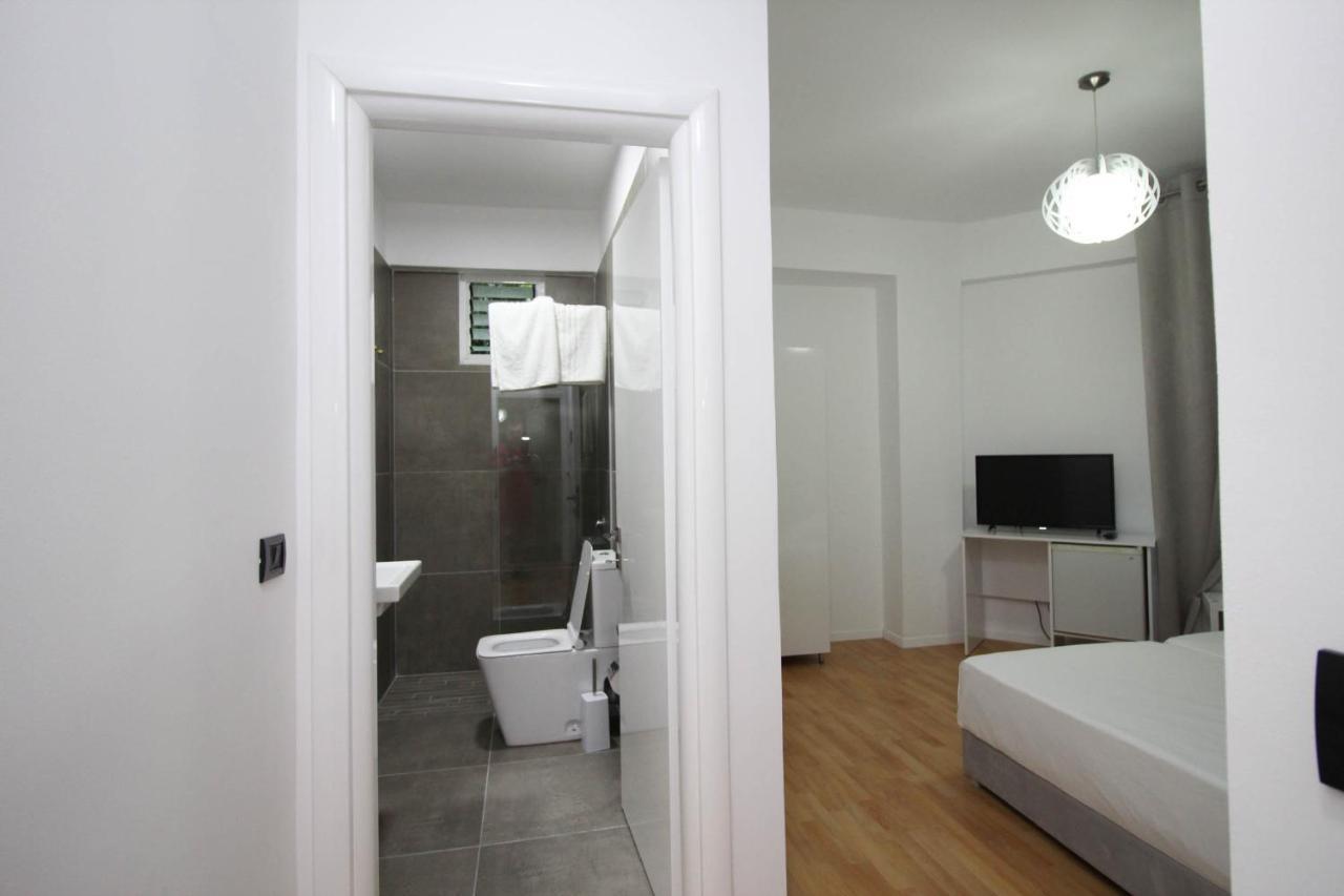 Diamond Hotel Sarandë エクステリア 写真