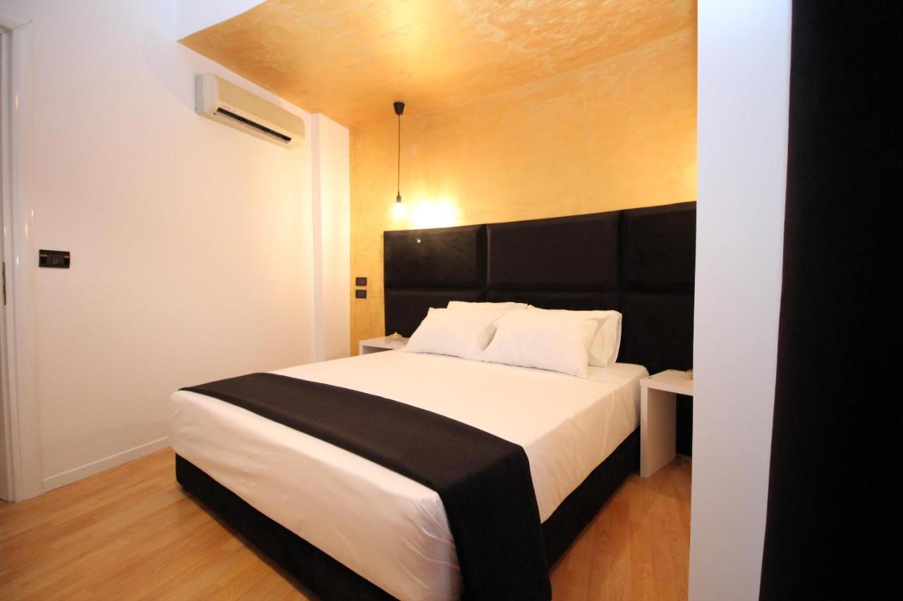 Diamond Hotel Sarandë エクステリア 写真