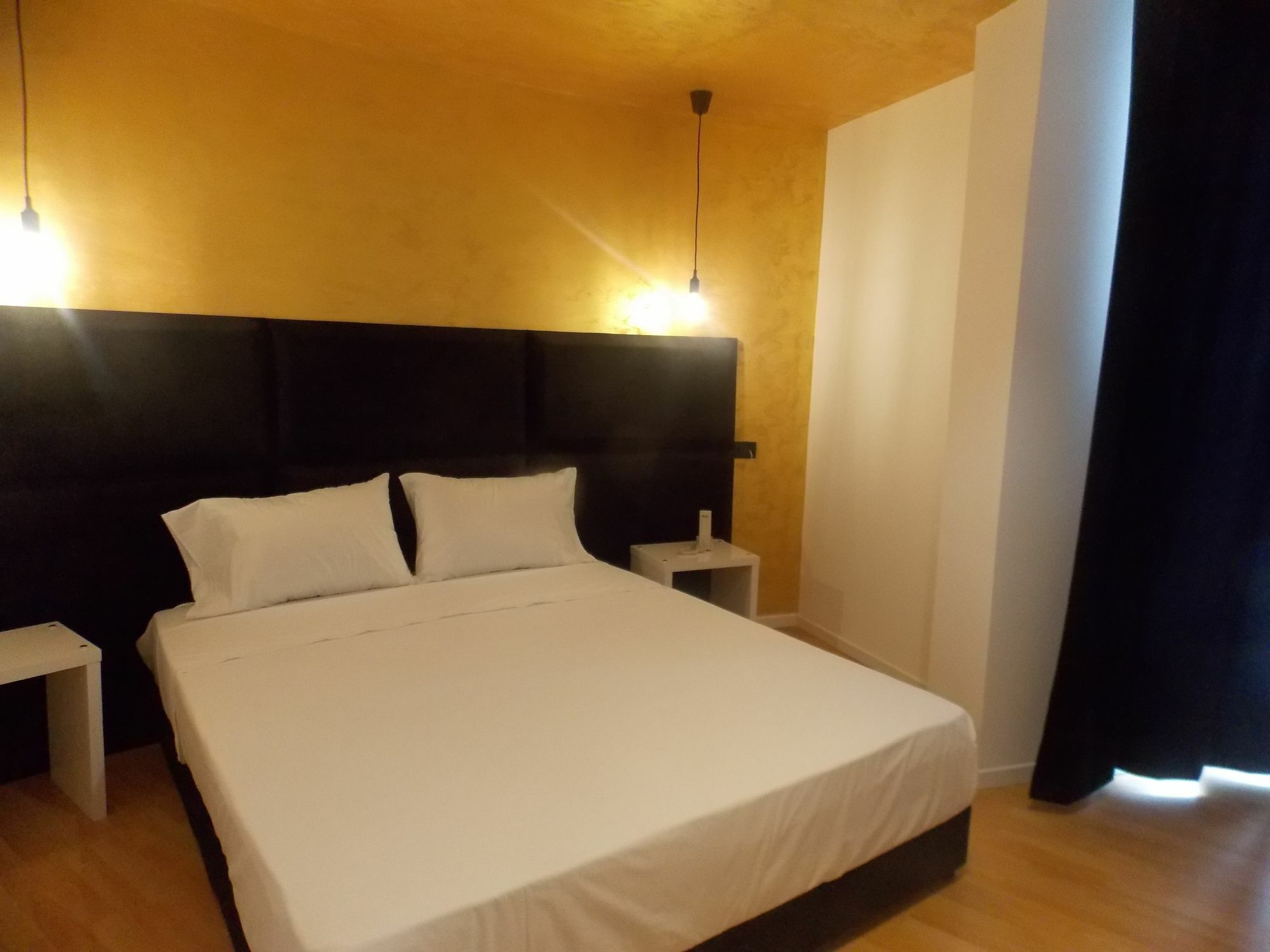 Diamond Hotel Sarandë エクステリア 写真